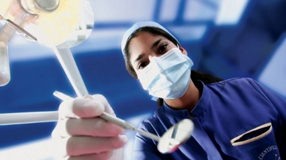 Dentistas denuncian falta de elementos básicos para atender a pacientes.