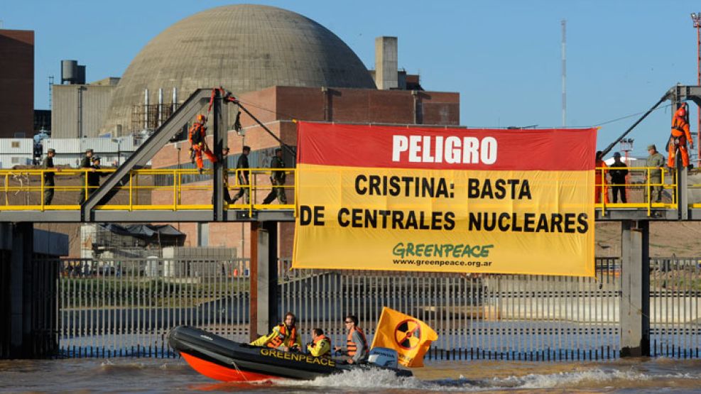 Un reclamo de Greenpeace en Atucha I en marzo del año pasado.