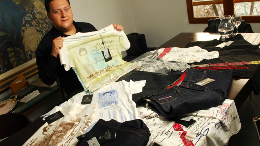 Camiseta. Sebastián Marroquín en su oficina porteña. La marca Escobar Henao produjo diez mil remeras y tres mil jeans.