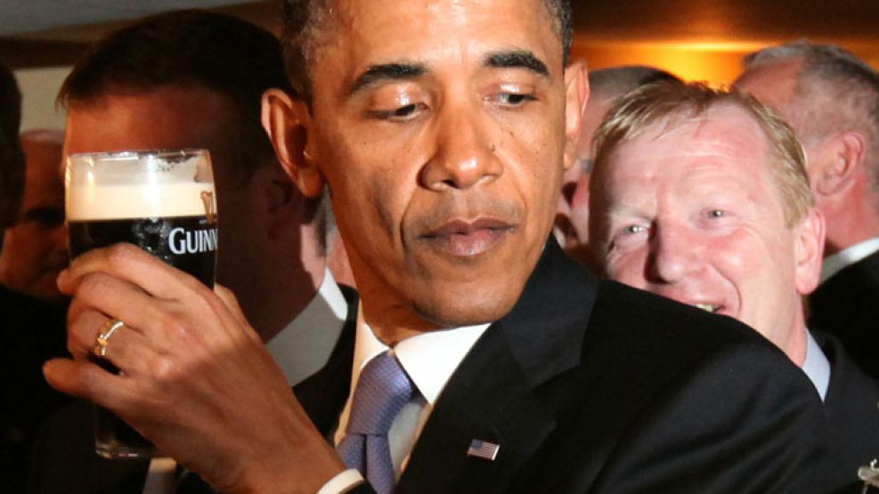El presidente Barack Obama disfruta de la cerveza.