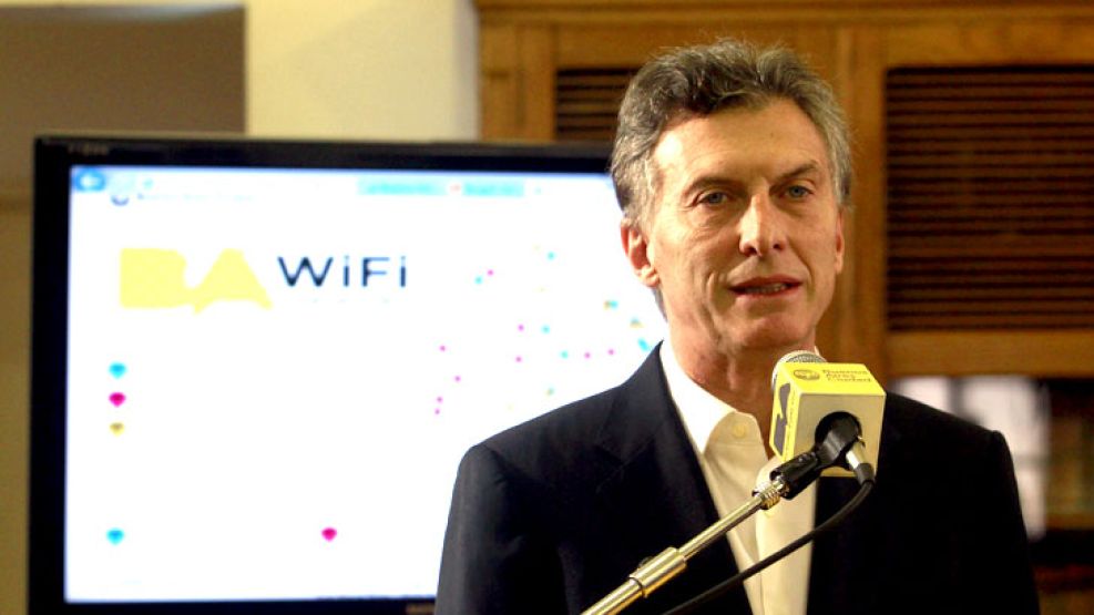 Macri le contestó a Fito tras inaugurar el sistema de wi-fi gratuito en la Biblioteca Martín del Barco Centenera.