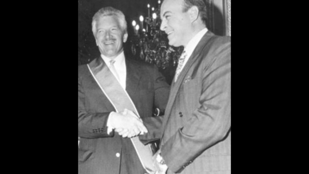 Mulford había recibido por entonces el máximo galardón que otorga Argentina -Orden de Mérito al Libertad General San Martín- de manos de Cavallo.