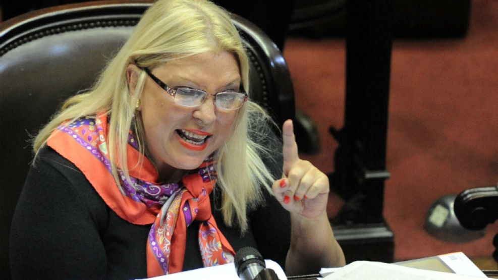 Carrió amplió su denuncia penal contra la Presidenta y Echegaray.