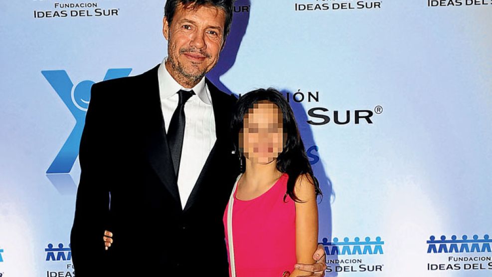 Tinelli con su hija menor Juana y quien romperá con la tradición de perfil bajo de sus otros hijos; ya le dijo a su papá: "quiero ser famosa".