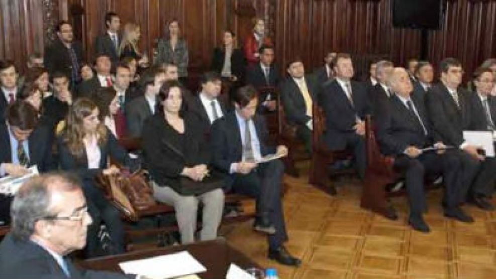 La reunión comenzó cerca del mediodía. Estuvo presente el ministro de Economía, Hernán Lorenzino.