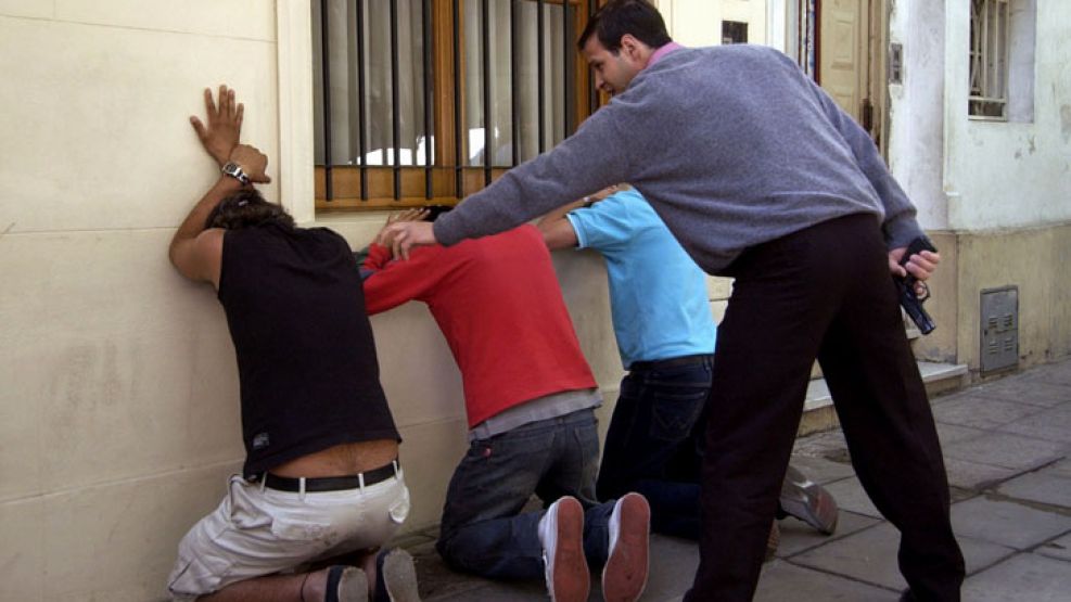 Los policías no irán uniformados sino de civil.