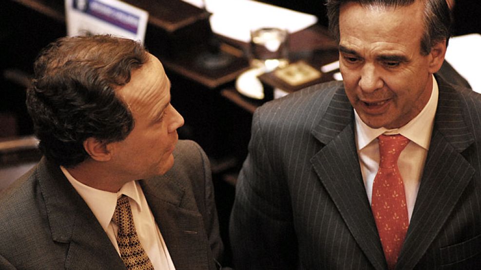 Rubén Giustiniani junto al jefe del bloque kirchnerista del Senado, Miguel Pichetto.