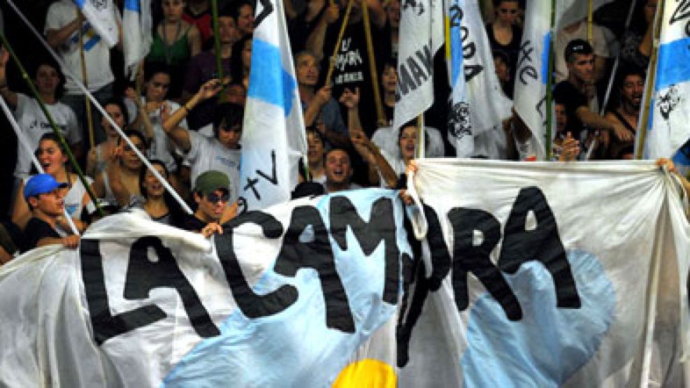 Los kirchneristas se preparan para marchar a Plaza de Mayo en respuesta de la movilización del jueves pasado.