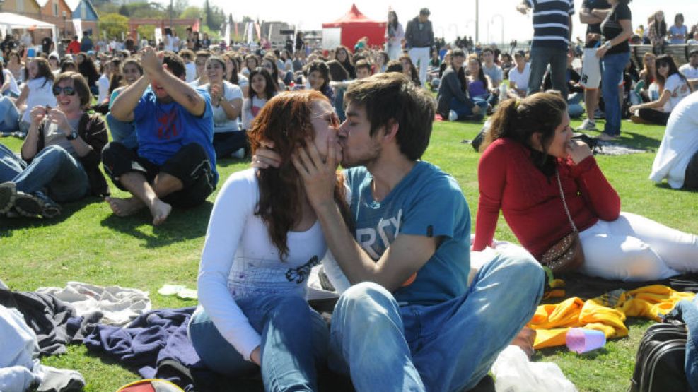 Un beso en Rosario, el retrato de la primavera.