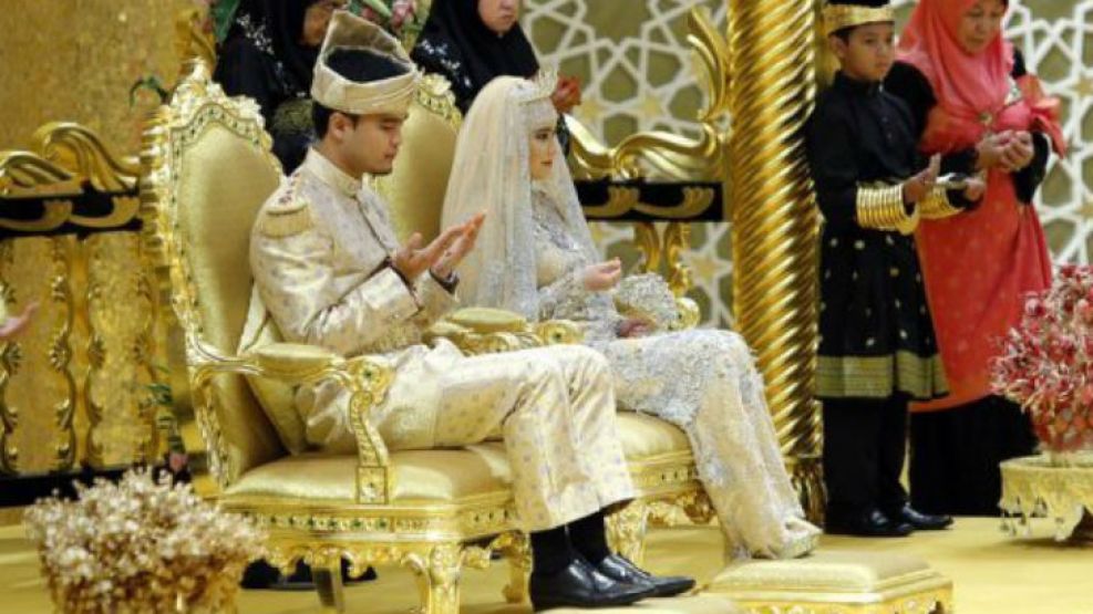 La princesa de Brunei se casó en un palacio un palacio más grande que el Estado del Vaticano, con techos de oro.