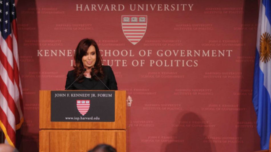 La mandataria argentina en la Universidad de Harvard.