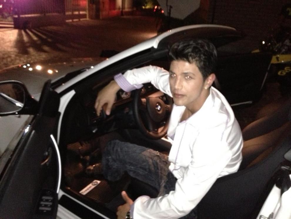 El novio de Fort en su BMW