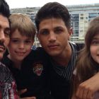 Ricardo Fort con sus hijos y su novio en Puerto Madero