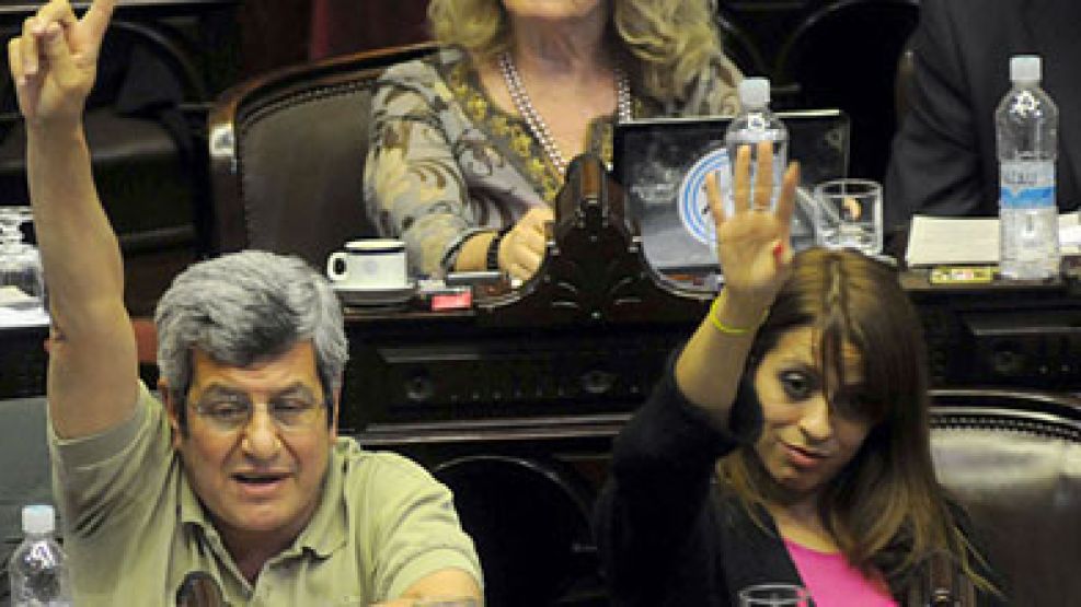 Donda fue una de las que fustigó a Sabatella por cambio de bando y recibió la misma crítica desde el oficialismo.