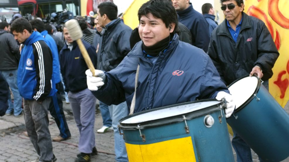 Berni utilizó la gendarmería para disolver la sorpresiva protesta de los choferes de la línea 60.