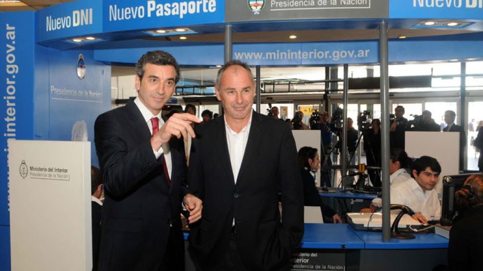 En 2011, acompañó la campaña de los nuevo DNI del ministro Florencio Randazzo.