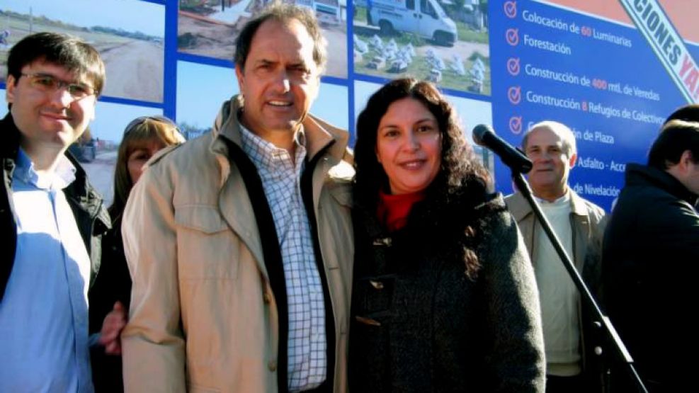 Alicia Sánchez, junto al Gobernador Daniel Scioli, secundados por Diego Bossio.