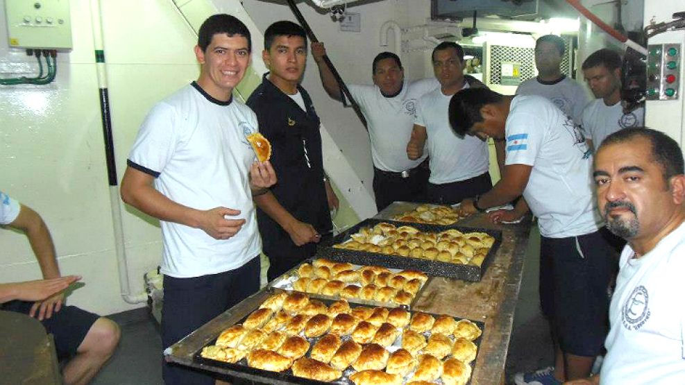 Embarcados. PERFIL dialogó con algunos integrantes mientras preparaban la cena.