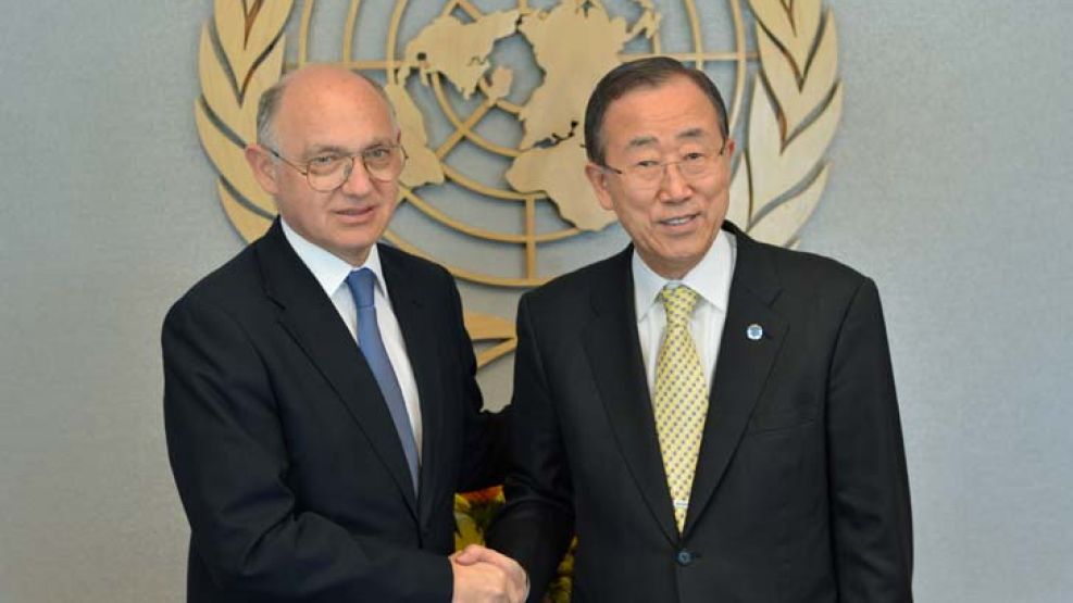 El canciller argentino, Héctor Timerman, junto al titular de la ONU, Ban Ki Moon.