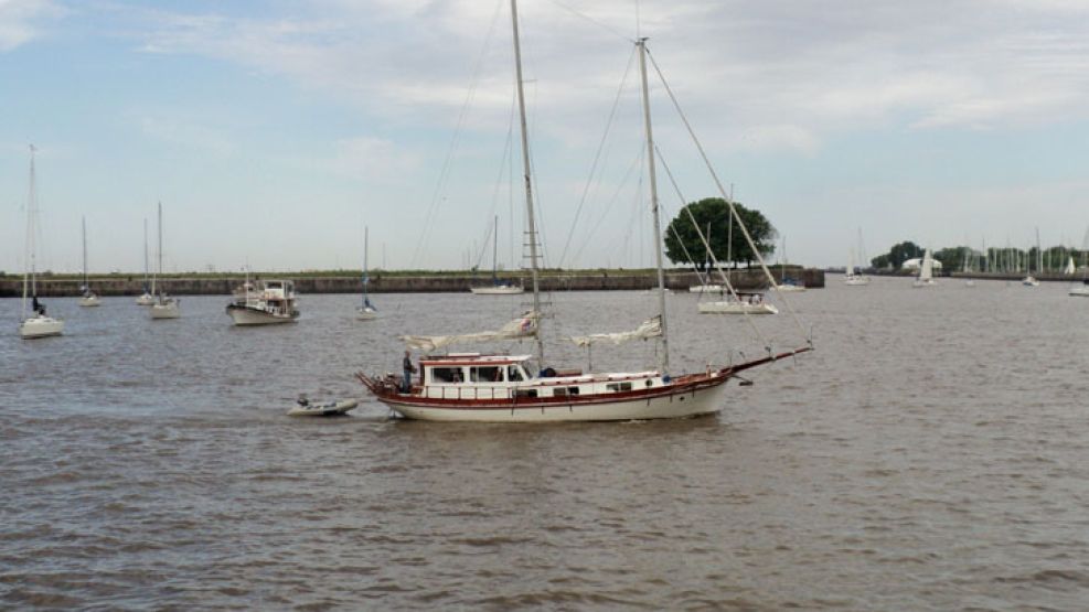 Treinta embarcaciones dieron vuelta alrededor del lugar donde suele estar amarrada la Fragata Libertad en el Puerto Argentino.