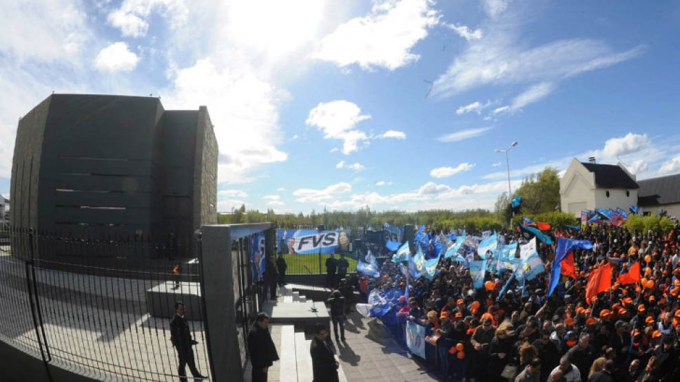 En el acto realizado en el mausoleo por la tarde se repasó la trayectoria política de Kirchner.