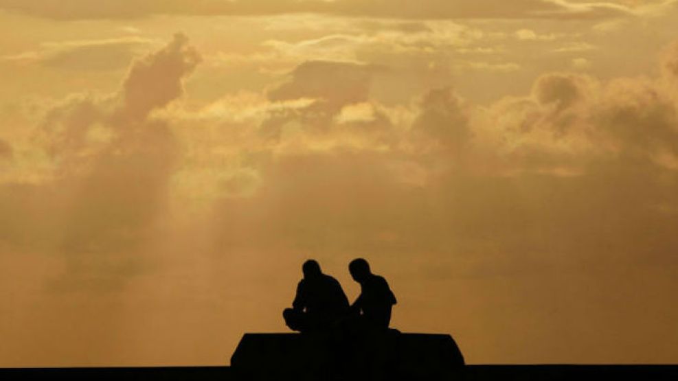 Siluetas en El Malecón.