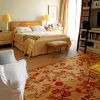 Los dormitorios se definieron con una premisa de sencillez casi despojada y con una paleta de colores pasteles.