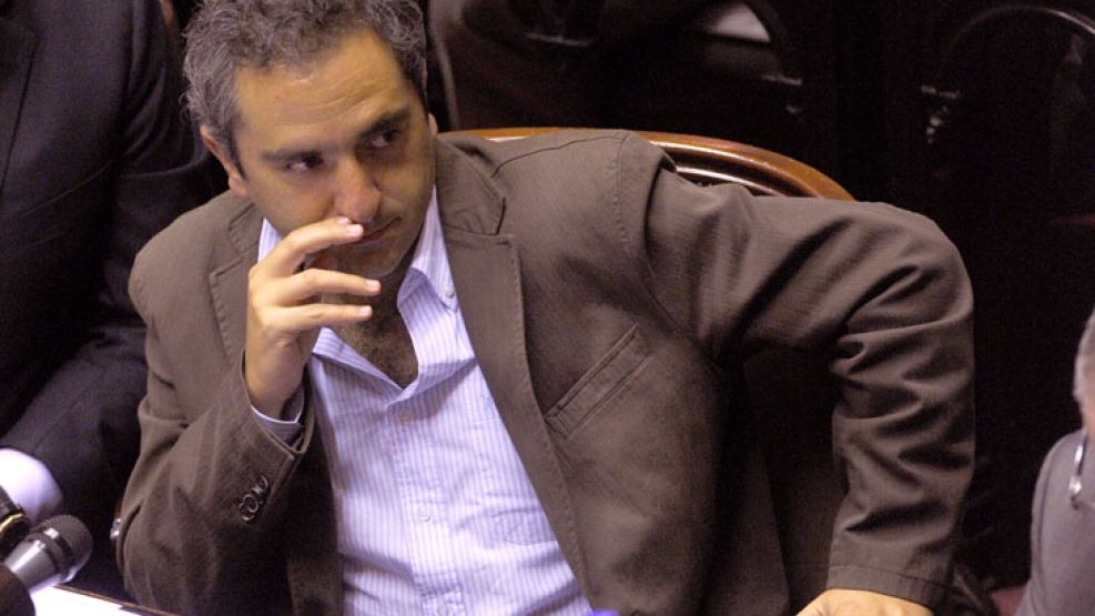 El discurso de Larroque generó el rechazo unánime de la oposición.