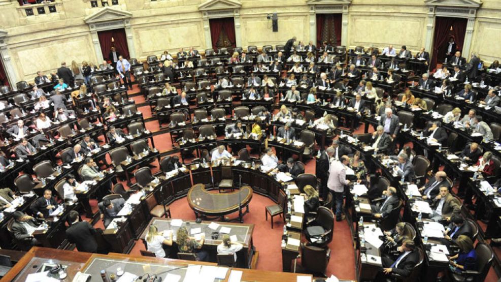 La oposición se retiró del recinto después que el diputado Larroque hablara del "narco-socialismo".