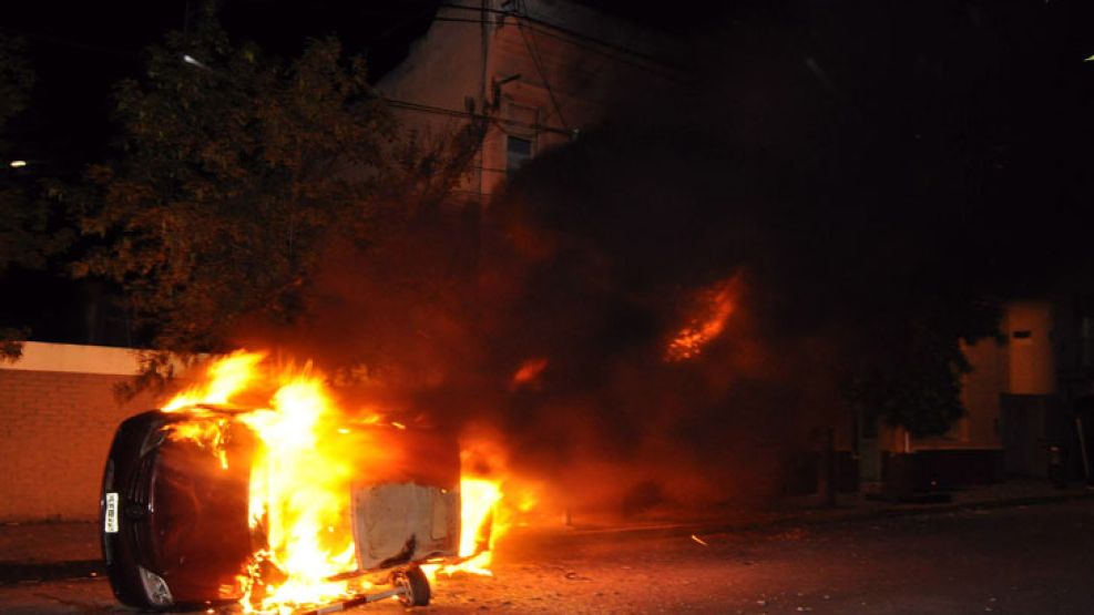 Así quedó el automovil que contenía las pruebas.