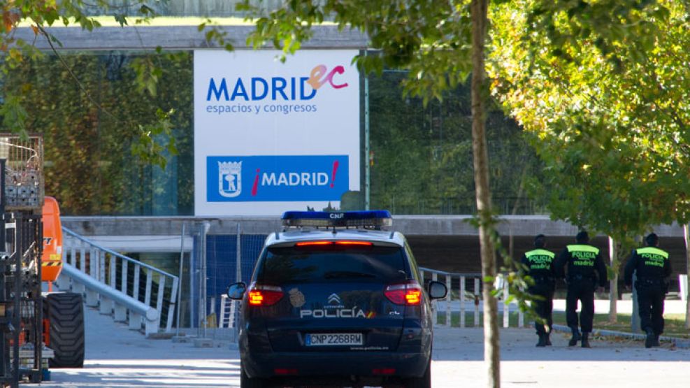 El estadio en donde ocurrió la tragedia se llama "Madrid Arena". La Arena de Madrid tiene capacidad para unas 10 mil personas.