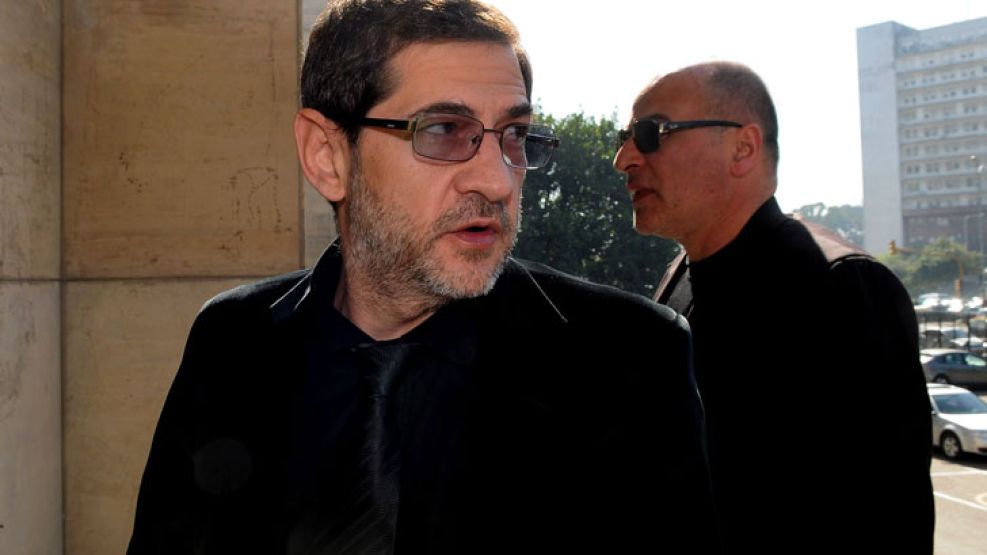 Schoklender es investigado por presunto desvío de fondos públicos para la construcción de viviendas sociales. 