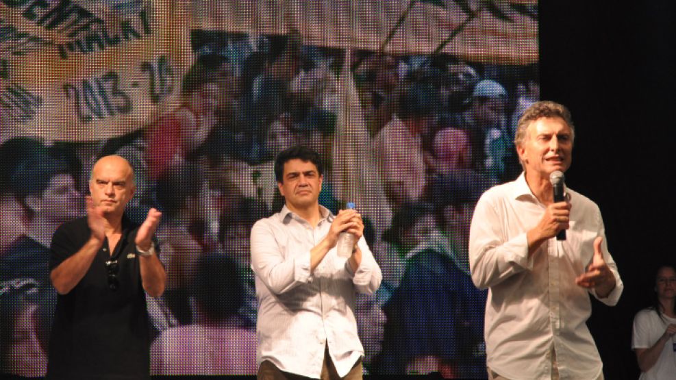 Lanús. Habló junto a Grindetti, ministro de hacienda porteño y su primo, intendente de Vicente López.