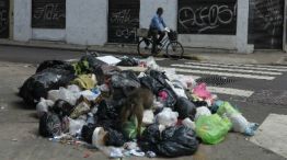 La ciudad volviò a amanecer llena de basura en las calles