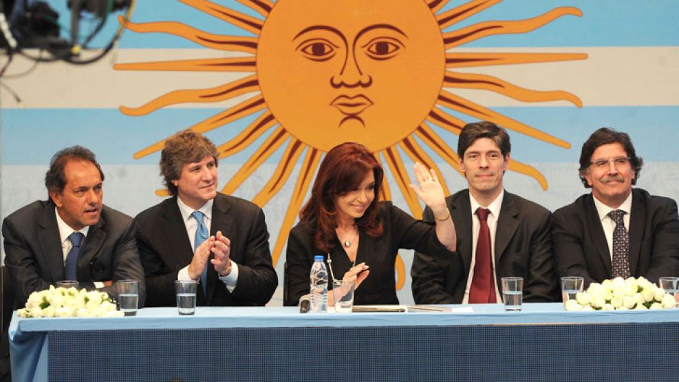 La Presidenta combinó un acto educativo con la inauguración de obras públicas en Santiago del Estero y Almirante Brown.