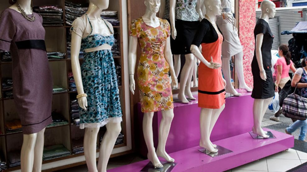 Atrás quedaron la falda larga hasta los tobillos y las blusas sin gracia para las evangélicas.
