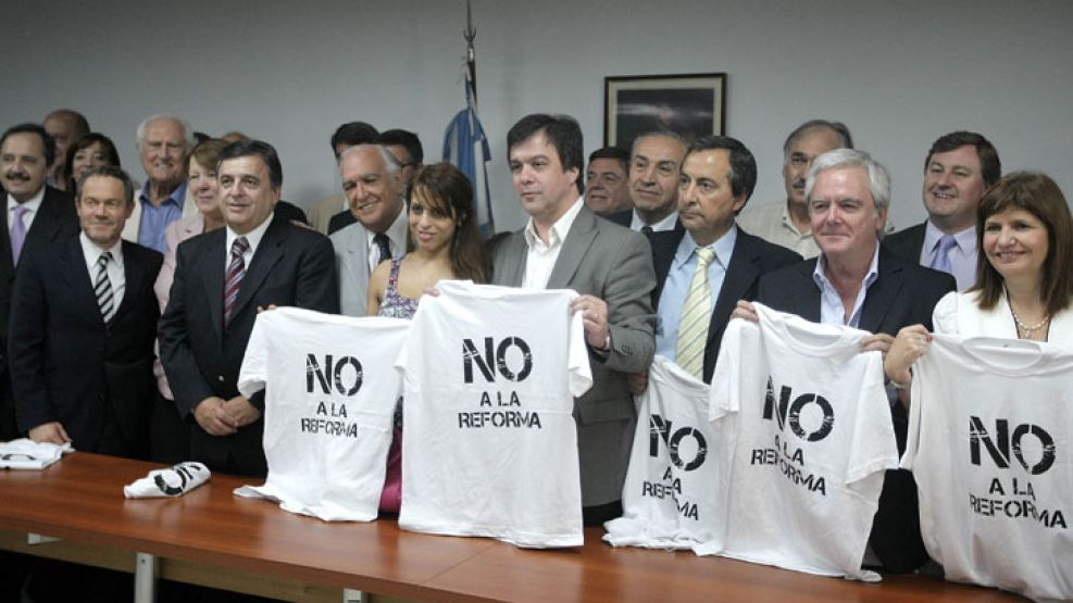 El documento lleva la firma de todos los legisladores de la Unión Cívica Radical (UCR), el Frente Peronista, el PRO y Proyecto Sur.