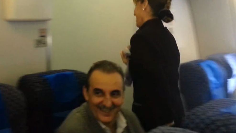 Moreno en el último asiento.
