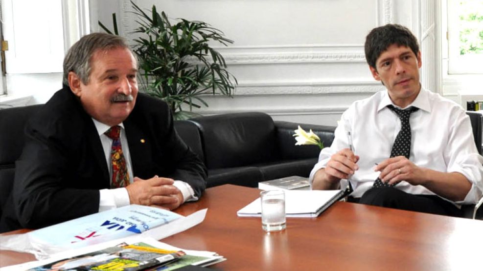 Schlosse junto a Abal Medina. Asumirá en noviembre.