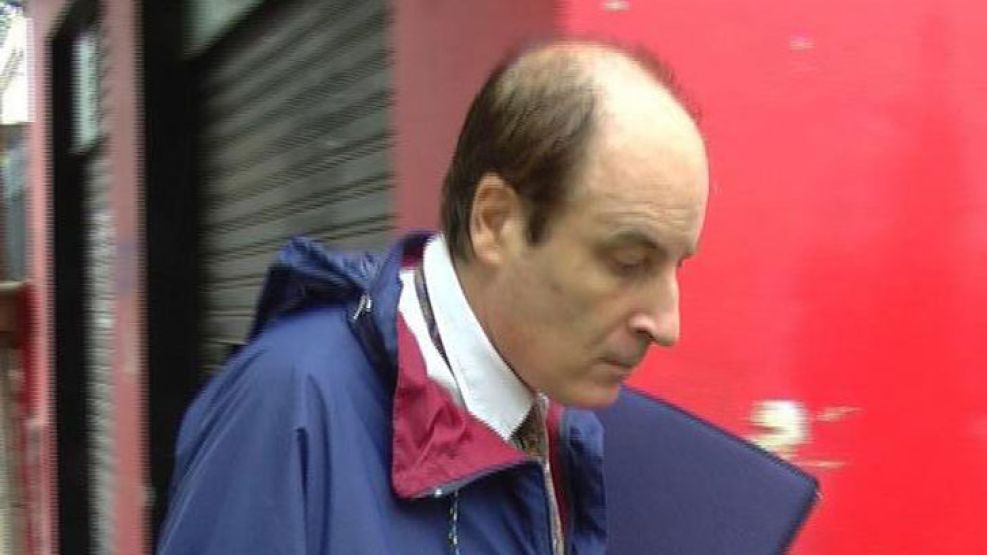 Prellezo fue registrado por las cámaras cuando salía de su casa en el barrio platense de Los Hornos con destino a la Facultad de Derecho, donde estudia abogacía. 