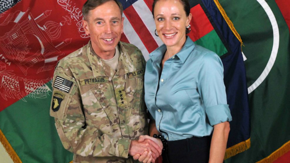 David Petraeus, junto a su biógrafa y amante Paula Broadwell.
