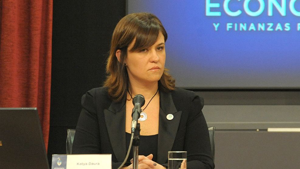 Daura es -además- la esposa del director general de administración del Ministerio de Economía, Manuel Somoza.