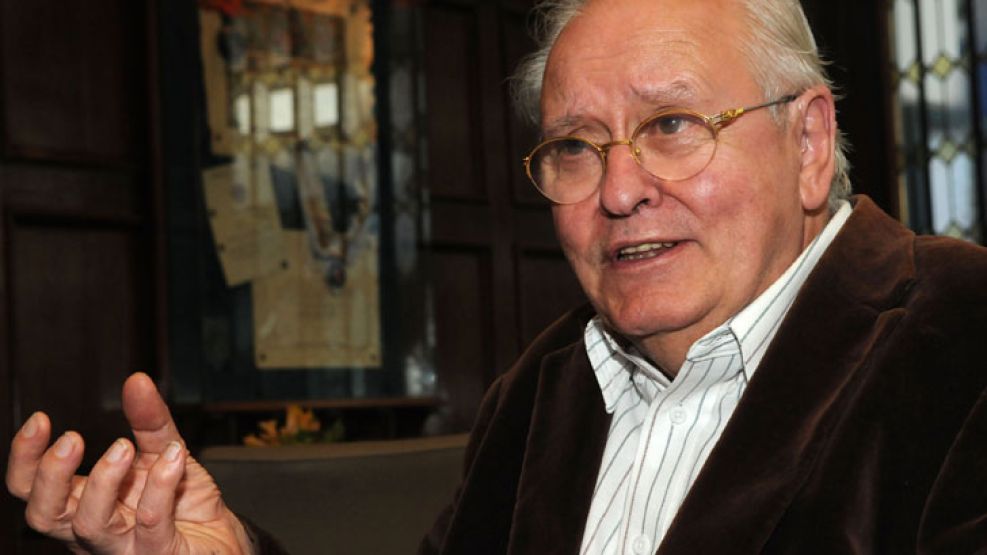 El intelectual fue criticado por un primo a través de Clarín.
