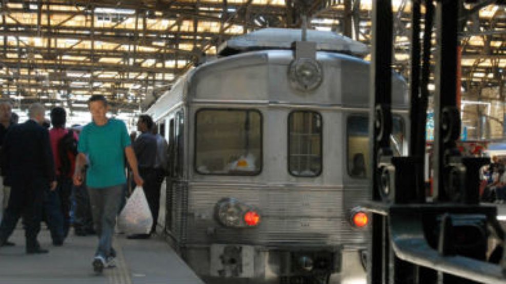 El servicio de trenes de la UGOFE son habitualmente cuestionados por sus irregularidades.