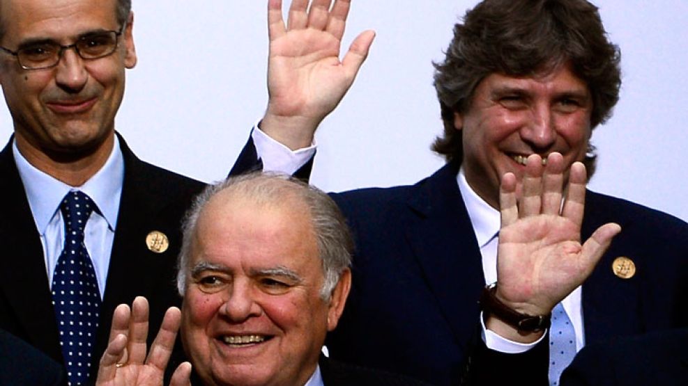 El vicepresidente viajó a la Cumbre Iberoamericana de Cádiz, mientras Vandenbroele ligaba a Ciccone con Moneta.