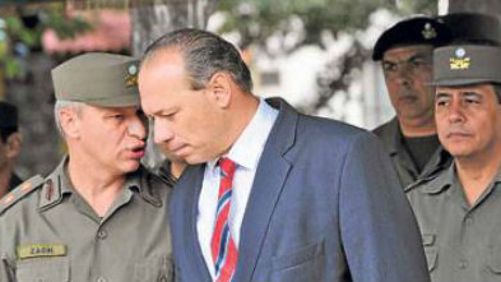 Berni y los gendarmes. Quizás deban actuar mañana.