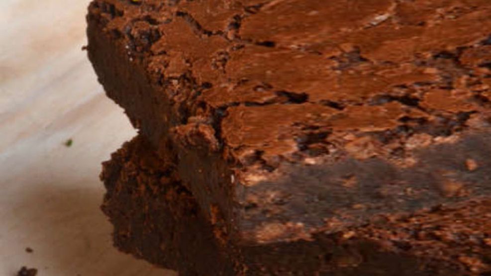 La receta riquísima y tentadora de Baking, para que te salgan una docena de brownies. 