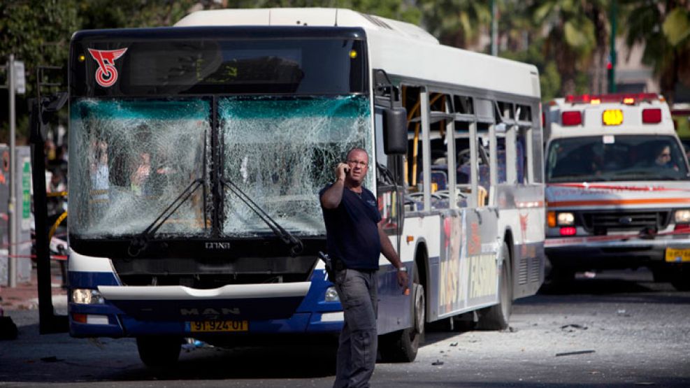 Un responsable policial dijo a la televisión israelí que tres de los heridos se encuentran en situación muy grave. 