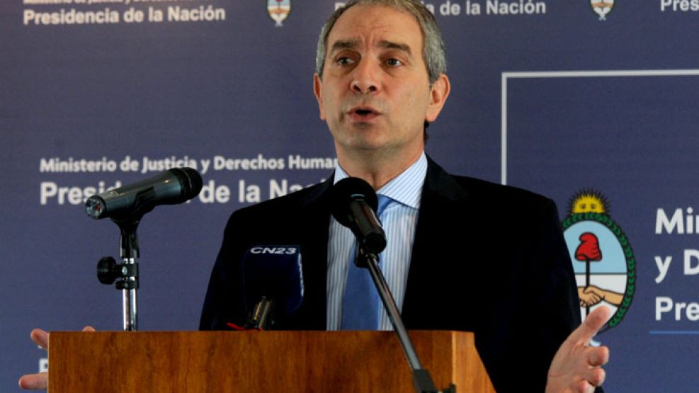 Alak hizo una conferencia de prensa para criticar la estrategia de Clarín.