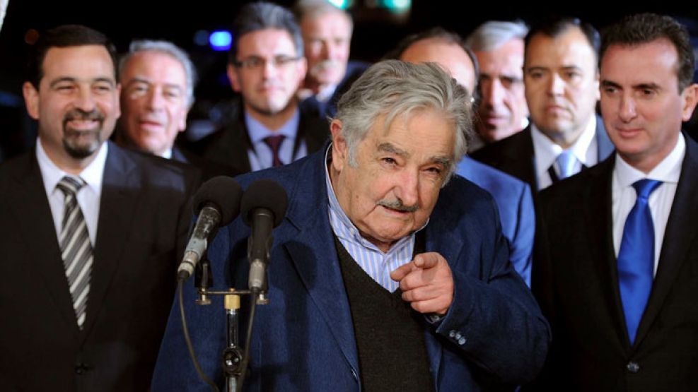 Para Mujica, la Argentina ahora recurre a "un toqueteo por todos lados" porque "no sabe cuál es la salida" a la inflación.